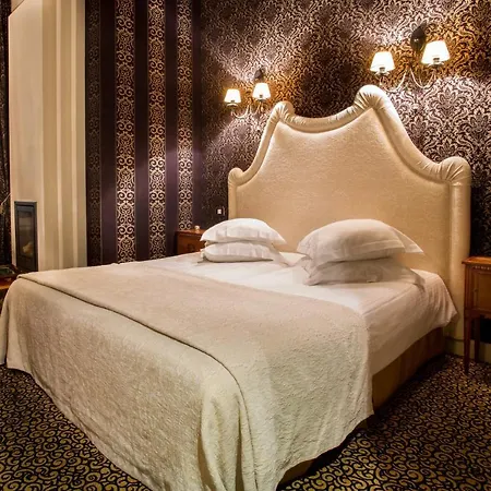 Canal Hotel 4*